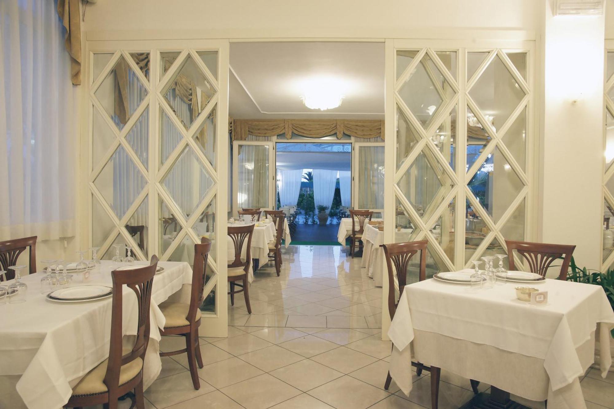 Hotel Coluccini Marina di Pietrasanta Exterior photo