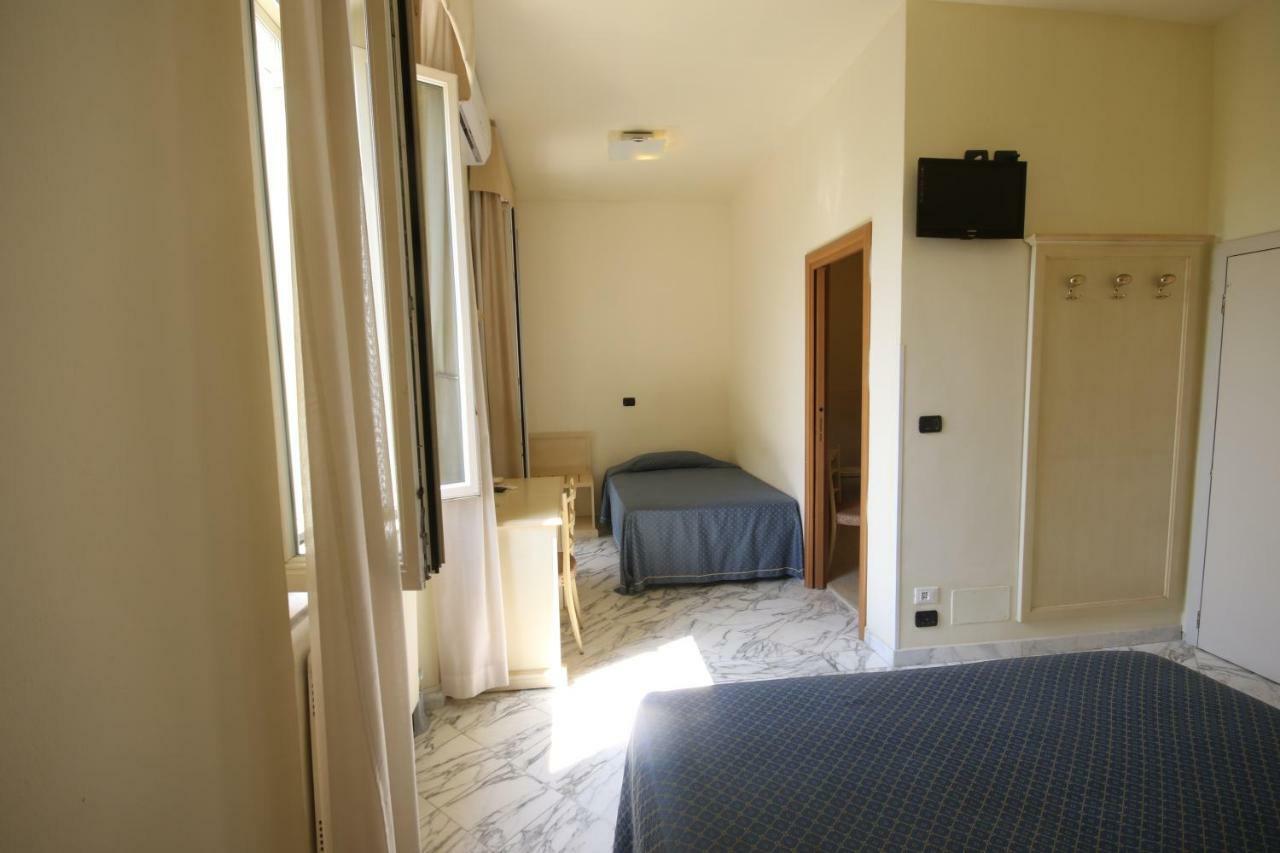 Hotel Coluccini Marina di Pietrasanta Exterior photo